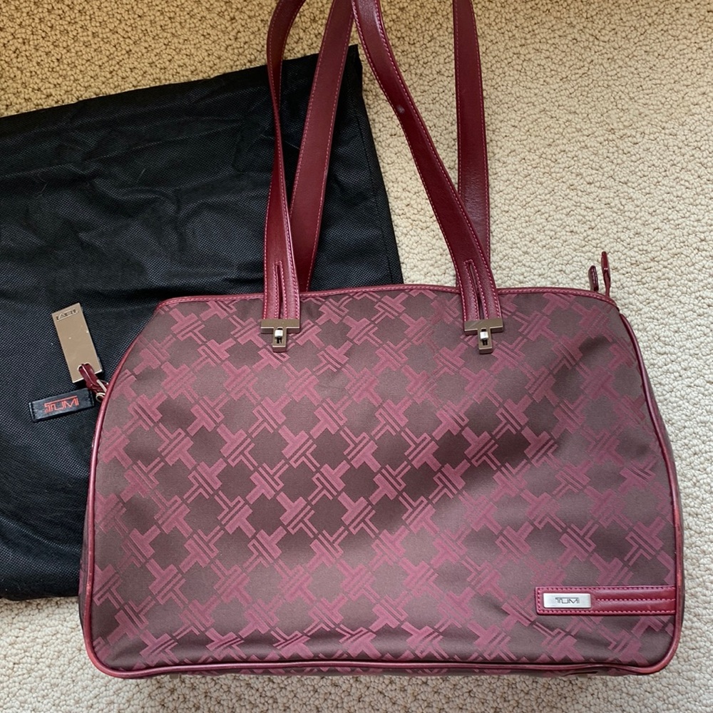 🎀 Tumi Signature laptop travel tote EUC